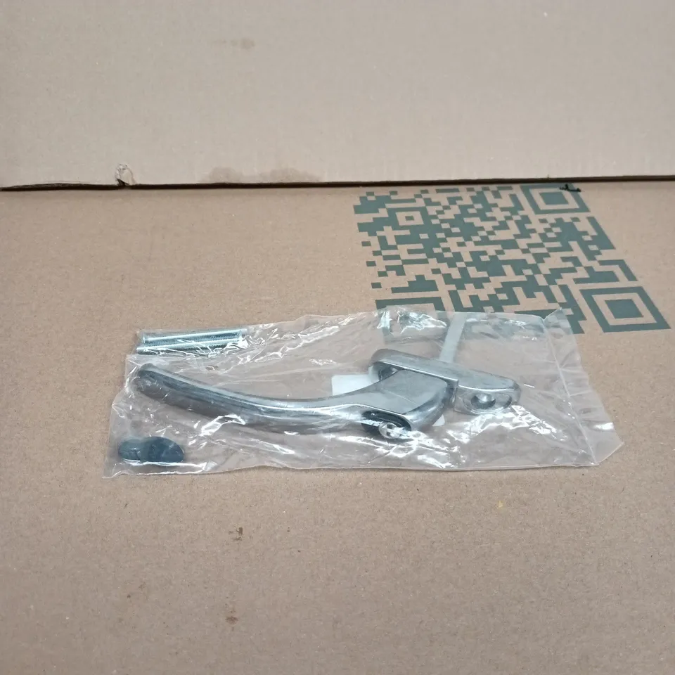 BOX OF APPROXIMATELY 10 ASSORTED GOODS INCLUDING PLASTIC RULERS, DRINKING STRAWS AND A DOOR HANDLE