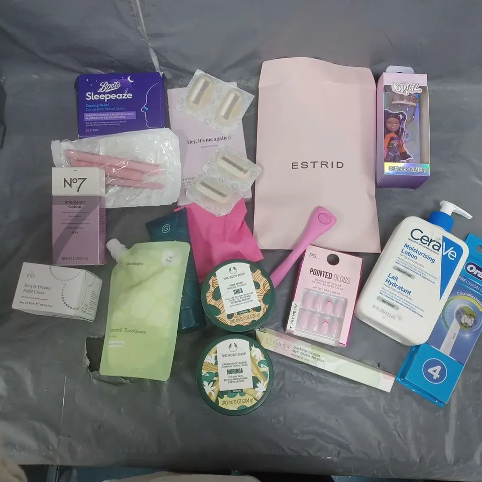 BOX OF APPROXIMATELY 12 ASSORTED COSMETIC ITEMS TO INCLUDE -ESTRID RAZORS -CERAVE - THE BODY SHOP ETC.