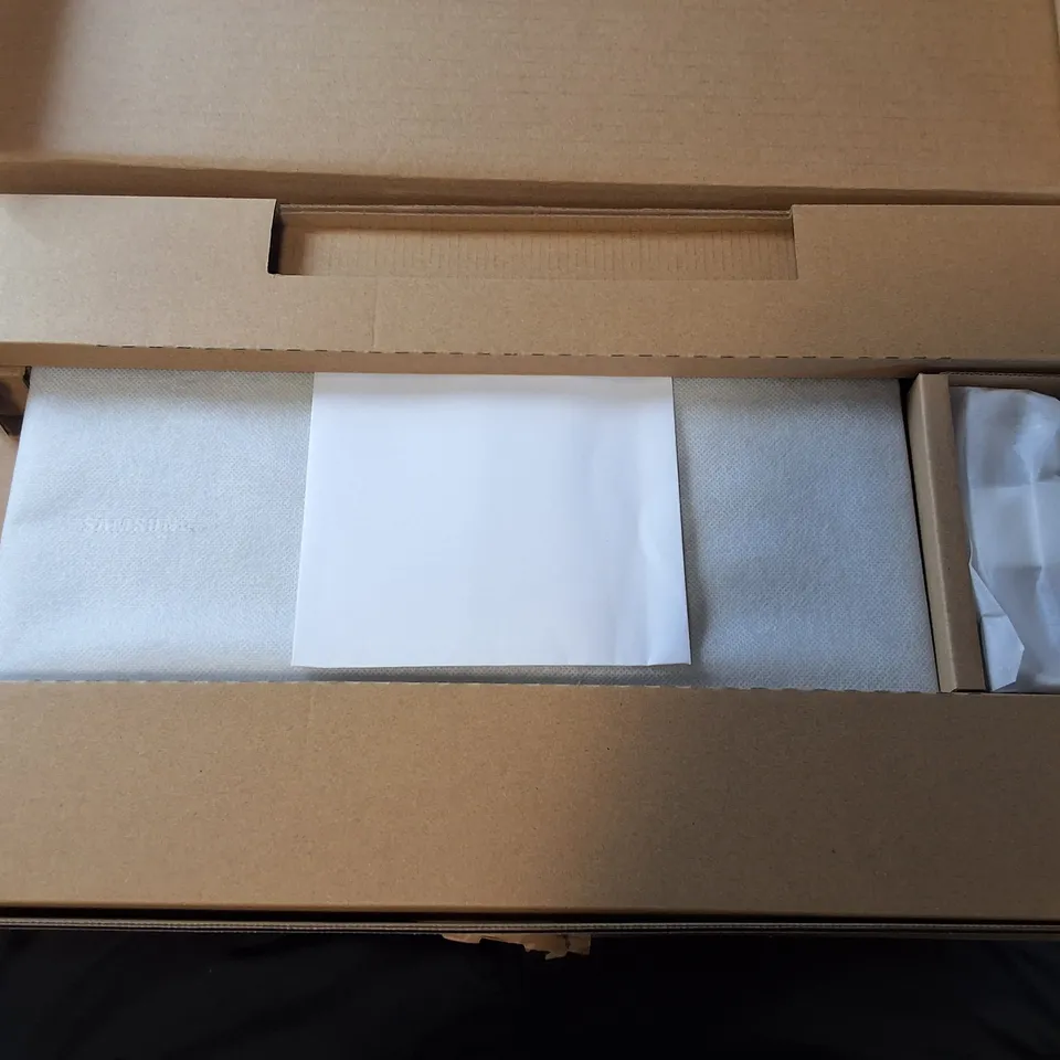 SAMSUNG GALAXY CHROMEBOOK GO INTEL CELERON LAPTOP IN SILVER - 340XDA-KA2