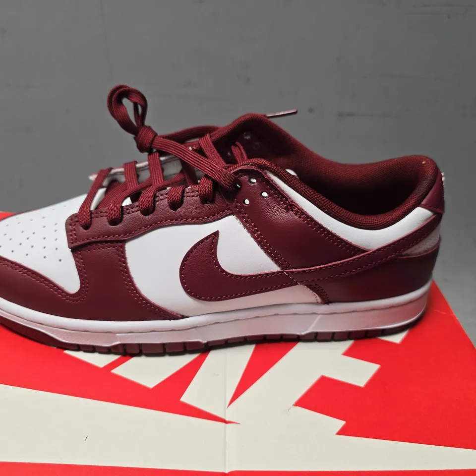 BOXED NIKE DUNK LOW RETRO SIZE 8.5