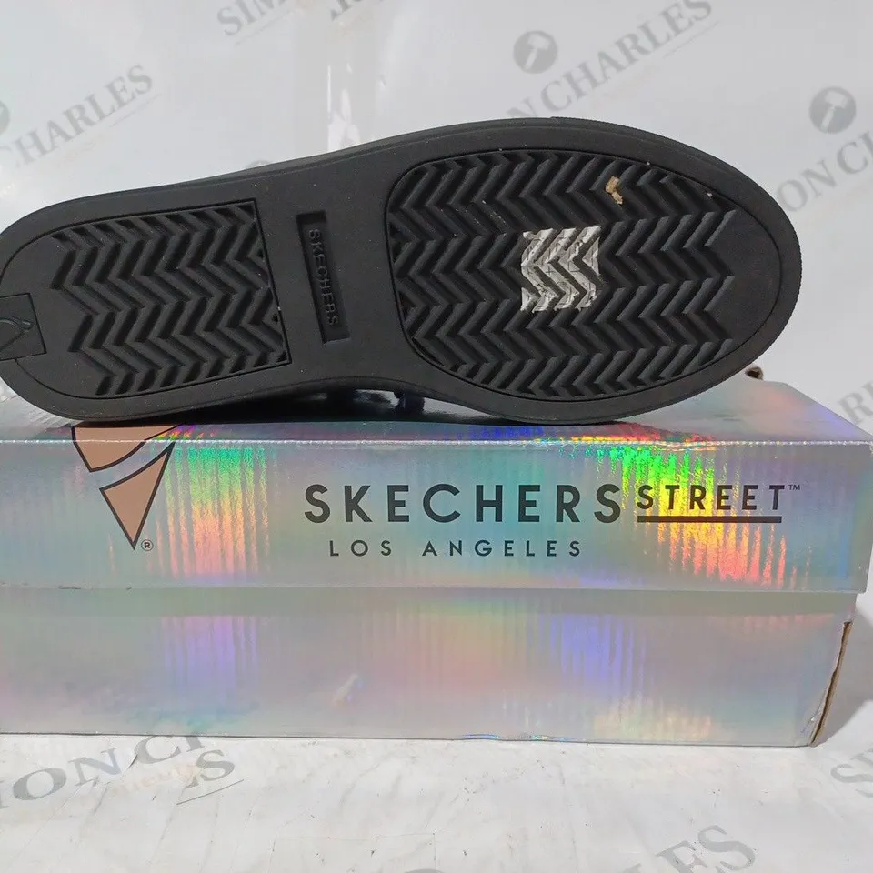 BOXED PAIR OF SKECHERS LEATHER TRAINERS IN BLACK SIZE 4.5