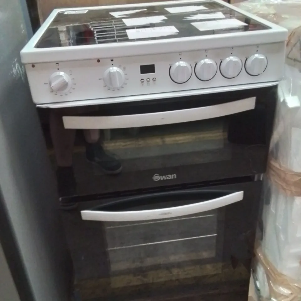BOXED SWAN SX16720W 60CM ELECTRIC TWIN OVEN CERAMIC HOB COOKER - WHITE