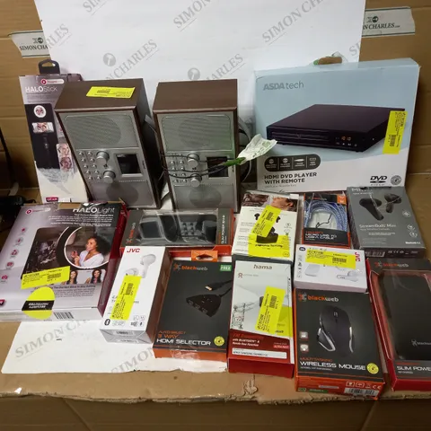 LOT OF APPROX. 15 ASSORTED TECH ITEMS TO INCLUDE DVD PLAYER, RADIOS, EARPHONES ETC