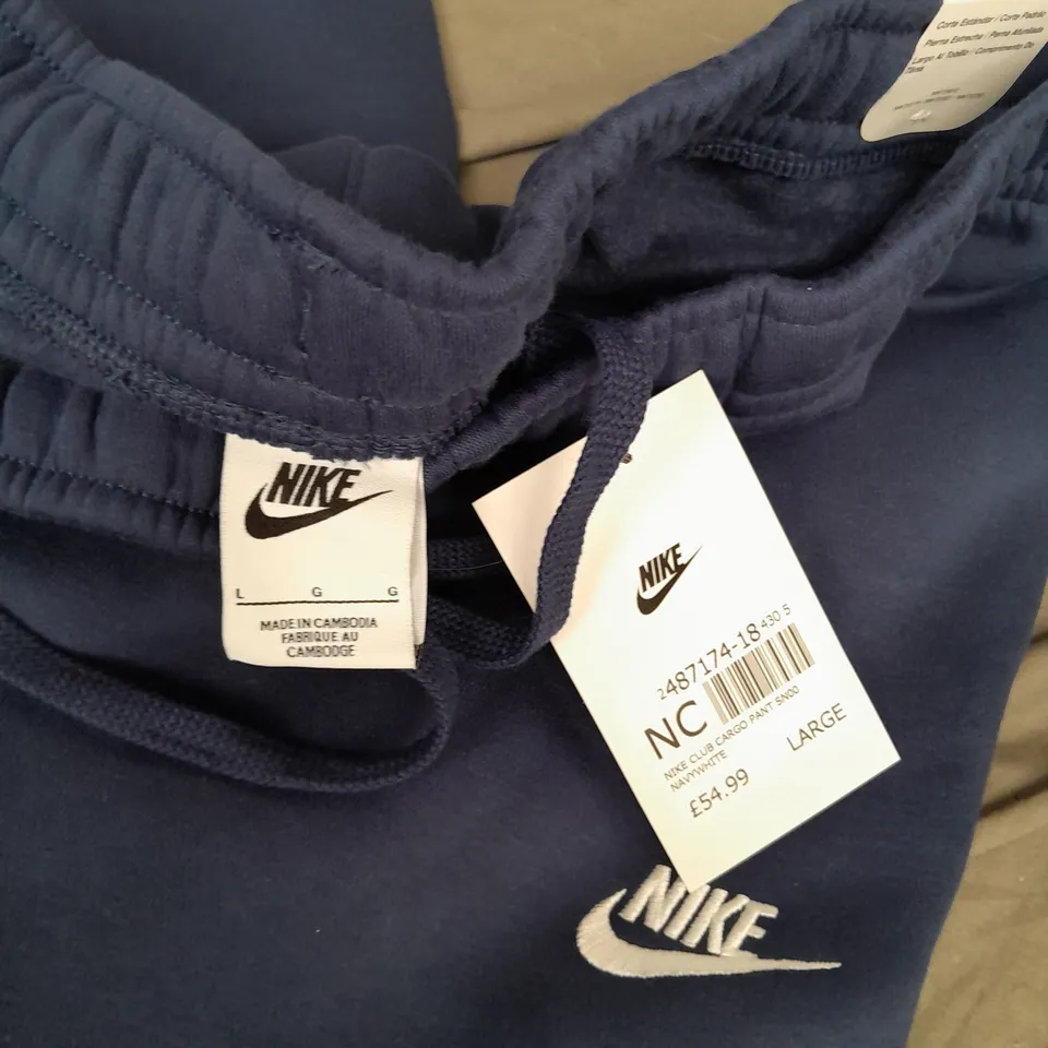 NIKE CLUB CARGO PANTS IN NAVY - LARGE