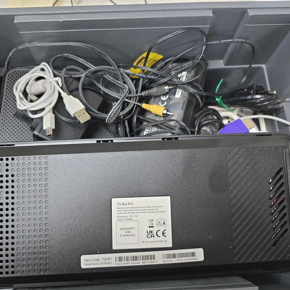 APPROXIMATELY 8 ASSORTED HOUSEHOLD ITEMS TO INCLUDE ROUTERS, CABLES, REMOTES, ETC