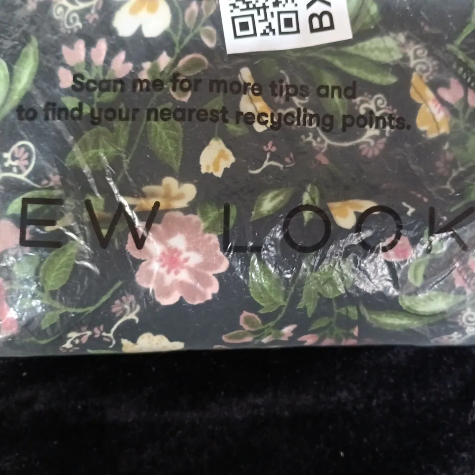 NEW LOOK FLORAL PRINT WOMEN'S GARMENT – BLACK BASE WITH PINK & CREAM FLOWERS.