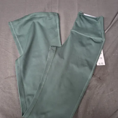 GILLY HICKS RECHARGE FLARED BOTTOM JOGGERS IN GREEN - SMALL