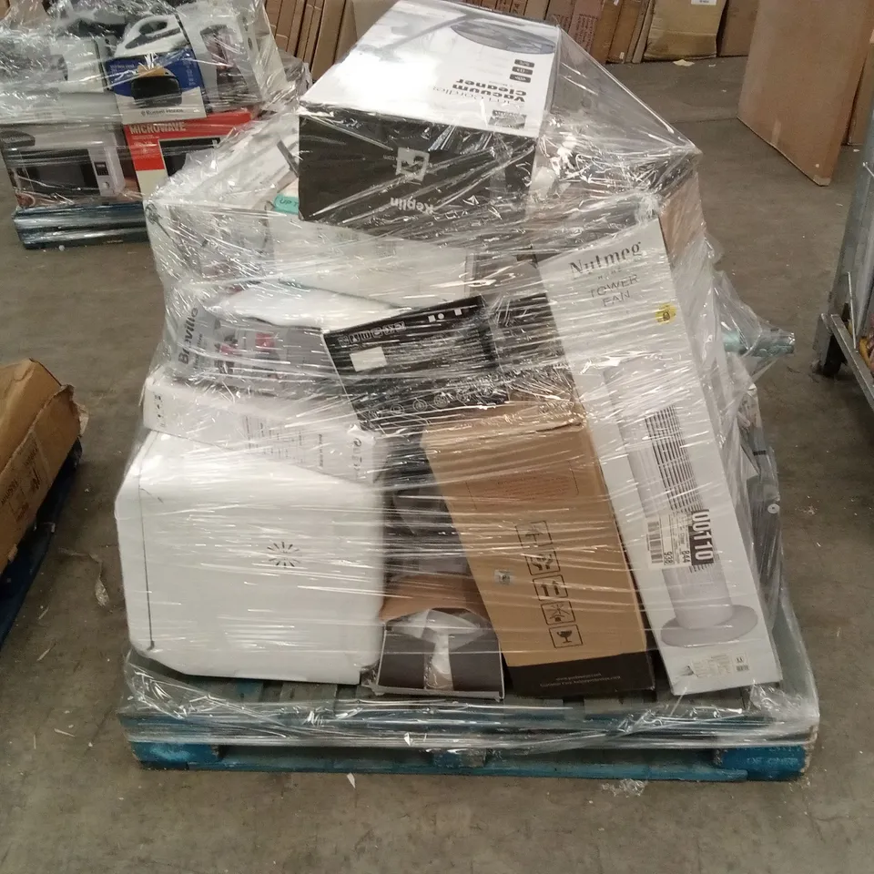 PALLET OF ASSORTED ELECTRIC KITCHEN APPLIANCES AND HOUSEHOLD ELECTRIC GOODS TO INCLUDE; MICROWAVES, GRINDER, KETTLE, TOASTER, FANS, VACUUM CLEANERS, FOOD PROCESSOR ETC
