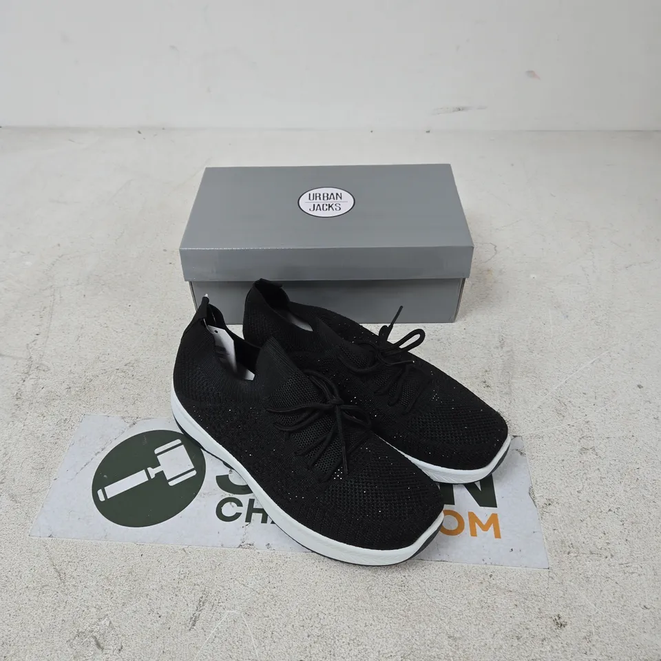 URBAN JACKS CALYPSO KNIT TRAINERS – BLACK, UK 8