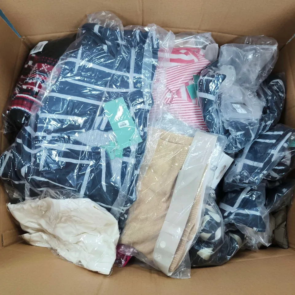 APPROXIMATELY 30 ASSORTED CLOTHING ITEMS IN VARIOUS SIZES, STYLES & COLOURS TO INCLUDE BRANDS SUCH AS LIGHT & SHADE, EMELIAX, LA MAREY, ETC - COLLECTION ONLY