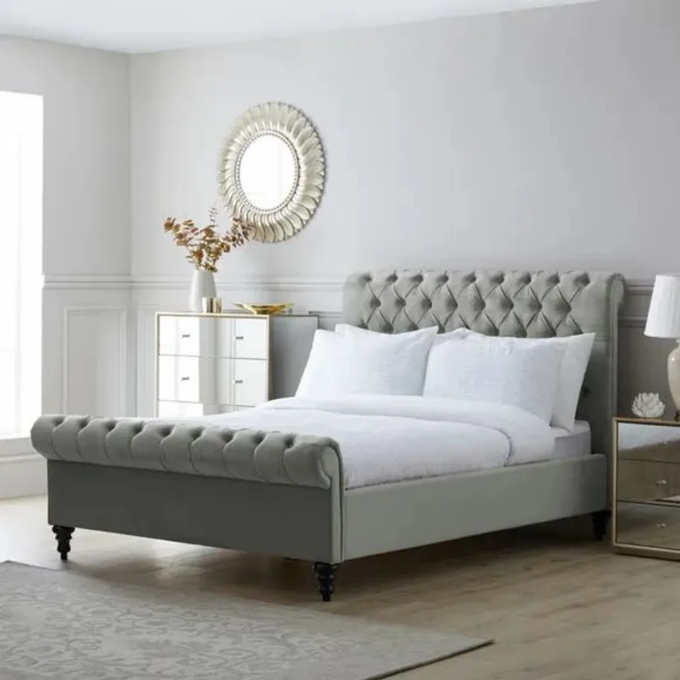 CHESTERFIELD PALE GREY BEDSTEAD