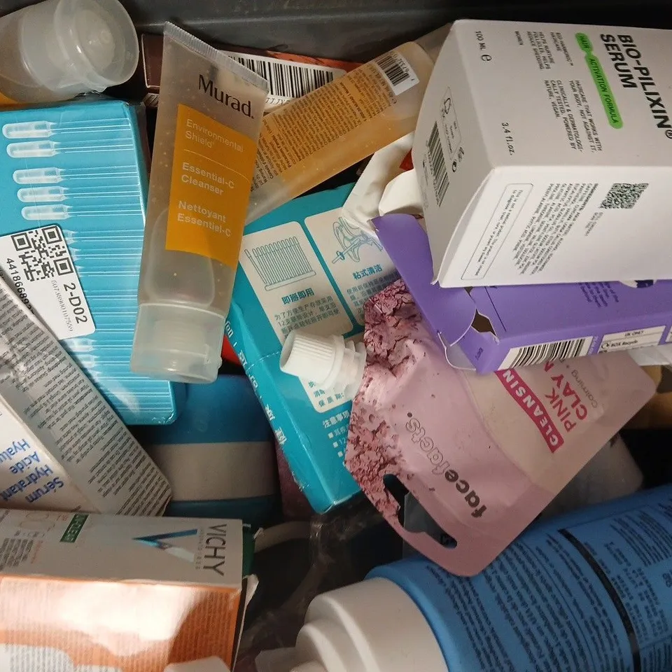 APPROXIMATELY 15 ASSORTED COSMETIC ITEMS INCLUDING VARIOUS MAKES AND BRANDS - COLLECTION ONLY