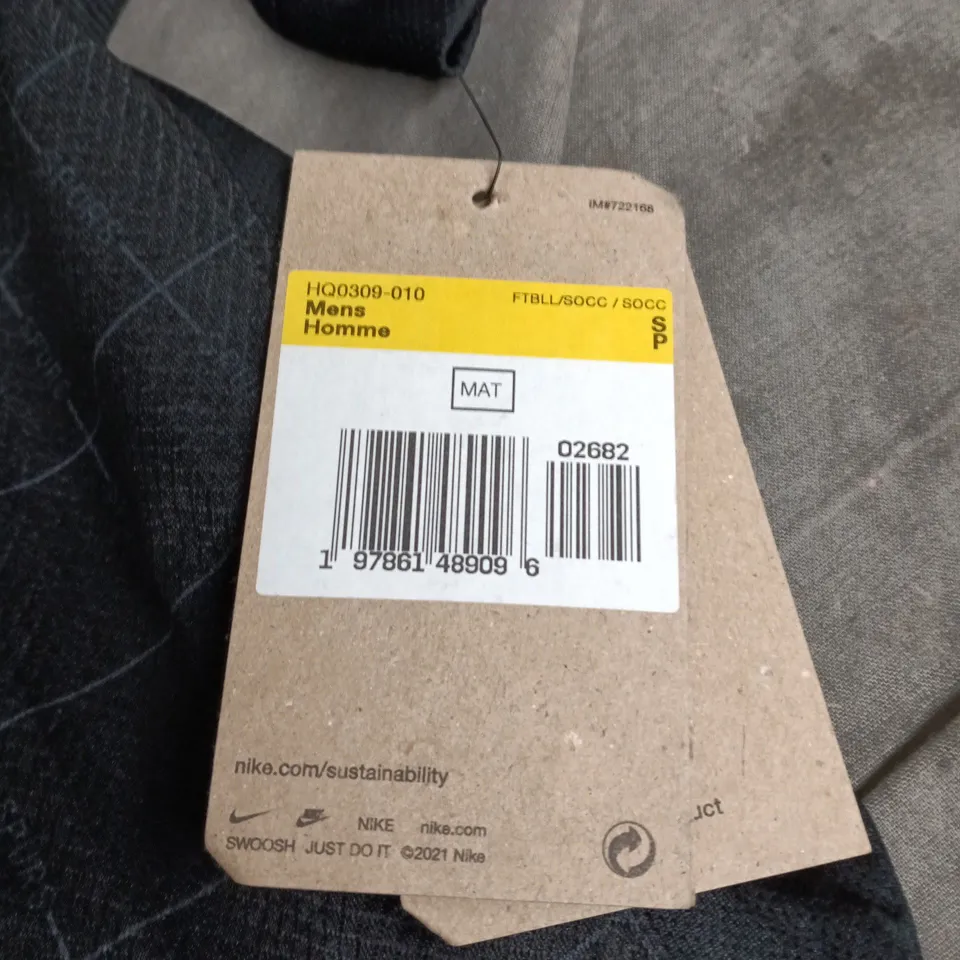 NIKE TOTTENHAM HOTSPUR FOOTBALL SHIRT – STRAY KIDS DESIGN, MEN’S SIZE S, BLACK