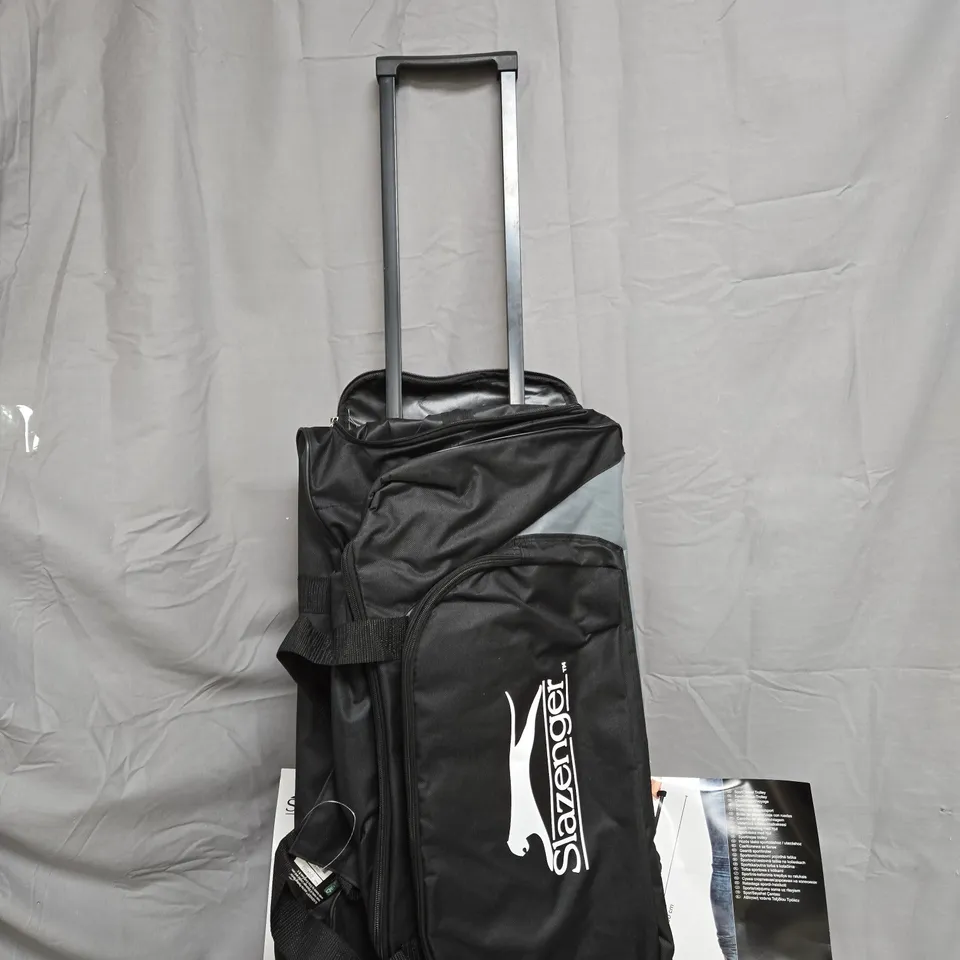 SLAZENGER WHEELED SPORTS BAG WITH TELESCOPIC HANDLE – BLACK
