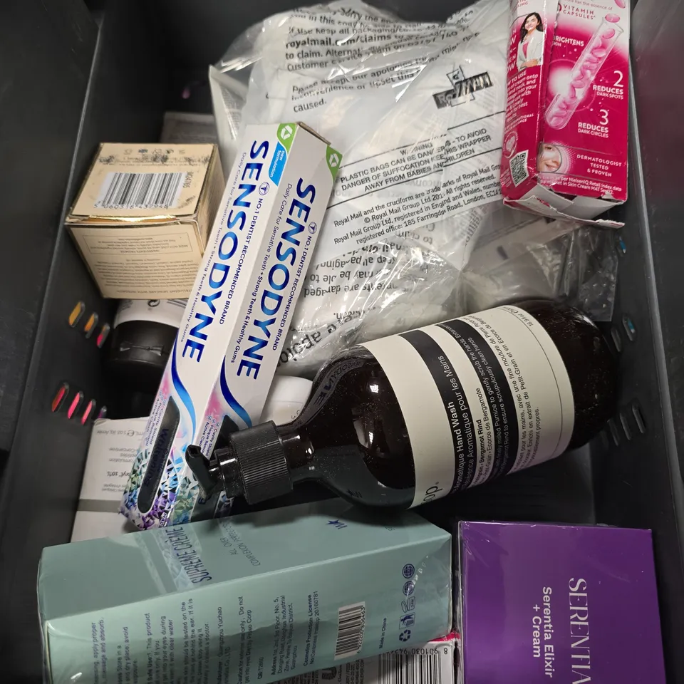 APPROXIMATEY 20 ASSORTED HEALTH AND BEAUTY PRODUCTS TO INCLUDE - BYOMA HYDRATING MILKY TONER - WONDERSKIN LIP STAIN - GISOU HONEY INFUSED LIP OIL - ETC - COLLECTION ONLY