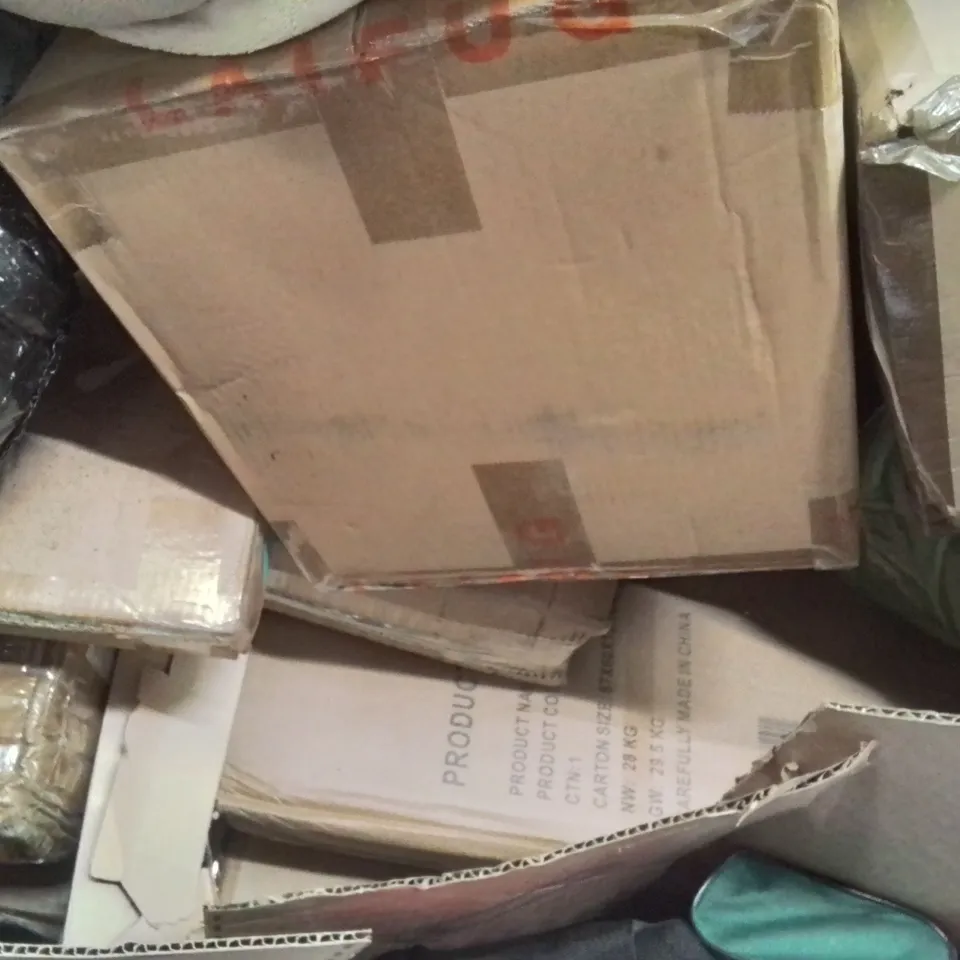 PALLET CONTAINING VARIOUS ASSORTED BOXED HOUSEHOLD ITEMS TO INCLUDE: KNITTING MACHINES, REALISTIC BABY DOLL, HOT TUB HEAT RETENTION COVER, MI I WHEELBARROW, AND LOTS MORE UNMARKED BOXED ITEMS 
