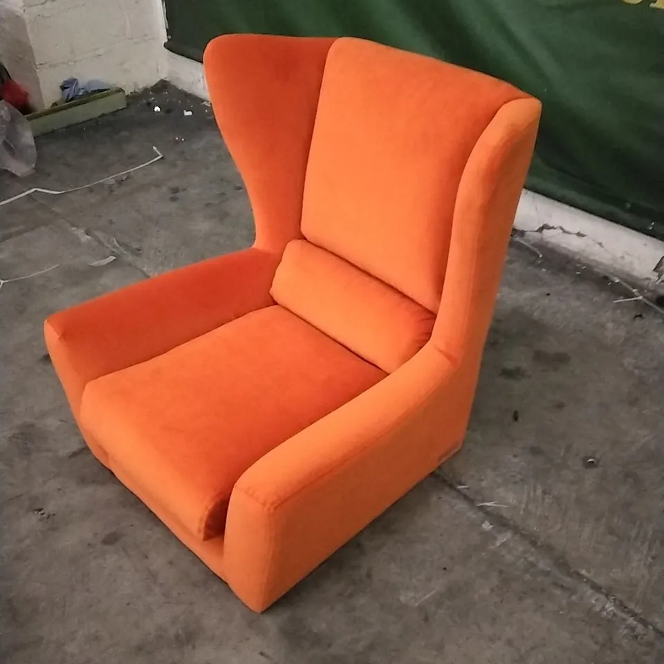 QUALITY DESIGNER LOUNGE CO ARMCHAIR IN BRIGHT ORANGE PLUSH FABRIC 