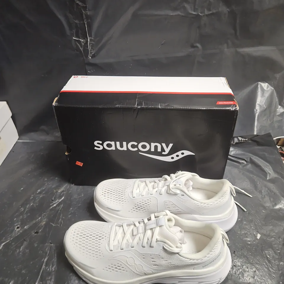 SAUCONY WOMEN'S RUNNING SHOES - WHITE, UK 8 (US 10)