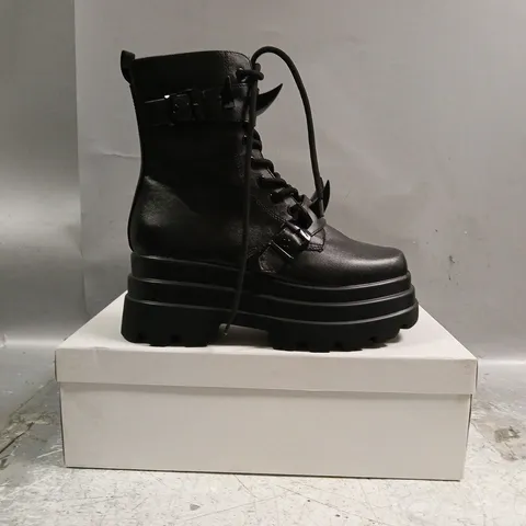 BOXED PAIR OF KOI BOOTS IN BLACK W. SPIKE DETAIL SIZE UK 6