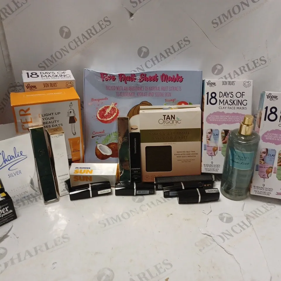 APPROXIMATELY 20 ASSORTED HEALTH AND BEAUTY ITEMS TO INCLUDE FACE MASKS, LANCOME MASCARA, REVLON EAU DE PARFUM, ETC