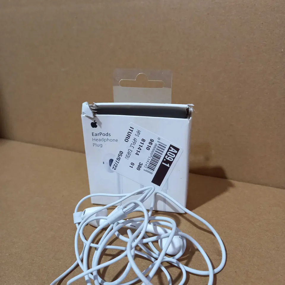 APPLE EARPODS WITH 3.5MM HEADPHONE PLUG