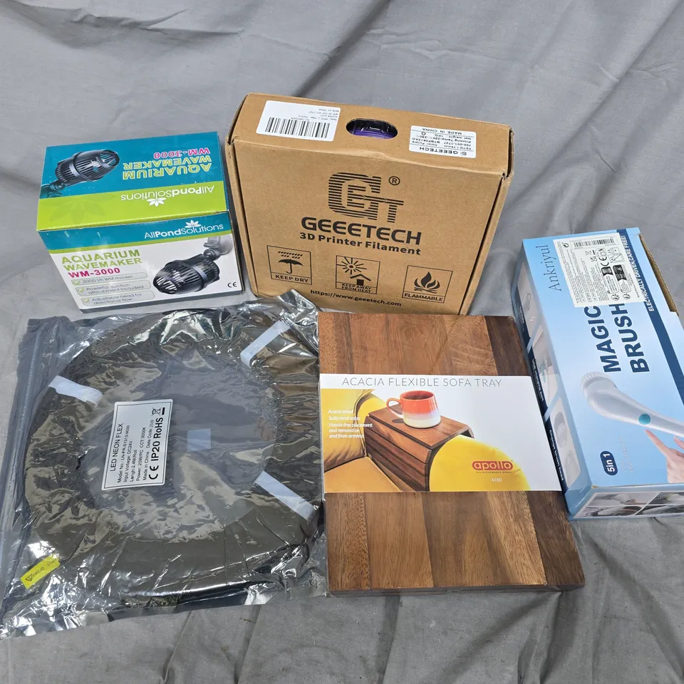 APPROXIMATELY 20 ASSORTED HOUSEHOLD PRODUCTS TO INCLUDE GEEETECH 3D PRINTER FILAMENT, AQUARIUM WAVEMAKER, ACACIA FLEXIBLE SOFA TRAY, ETC - COLLECTION ONLY