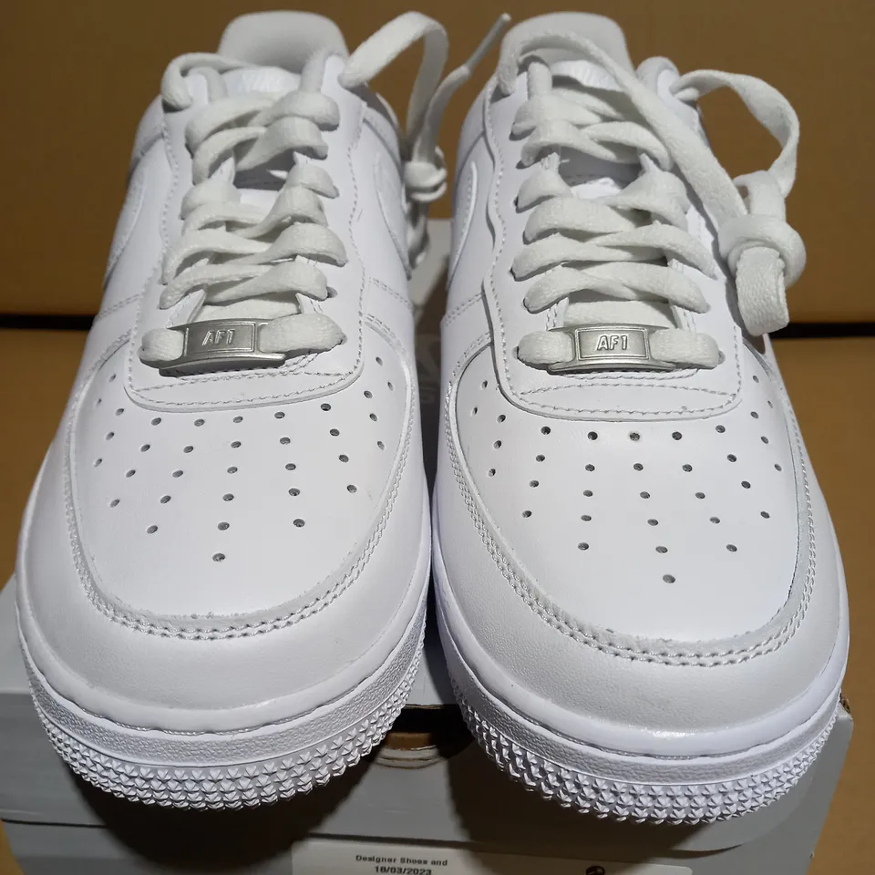 NIKE DD8959-100 WOMENS AIR FORCE 1 '07 WHITE TRAINERS - SIZE 6.5