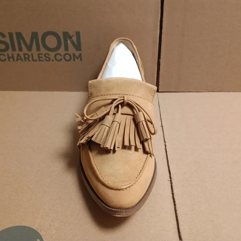BOXED PAIR OF KAREN MILLEN LOAFERS IN TAN SIZE EU 41