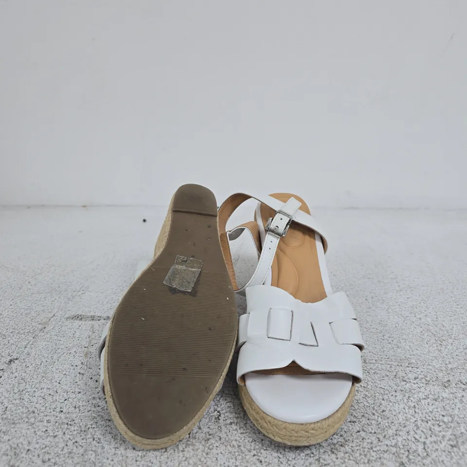 RUTH LANGSFORD WEDGE PLATFORM SANDAL SIZE 5