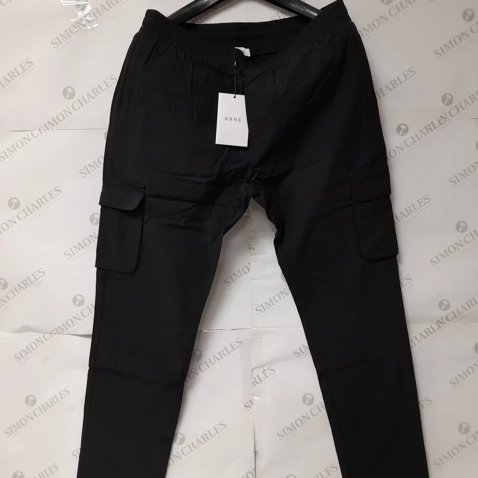 ARNE UTILITY CARGO PANT IN BLACK SIZE L