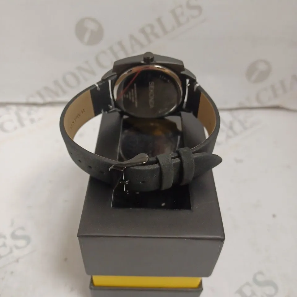 BOXED SEKONDA GENTS SQYARE CASE WATCH WITH GENUINE LEATHER STRAP - JAPAN MOVEMENT - 5 ATM. 