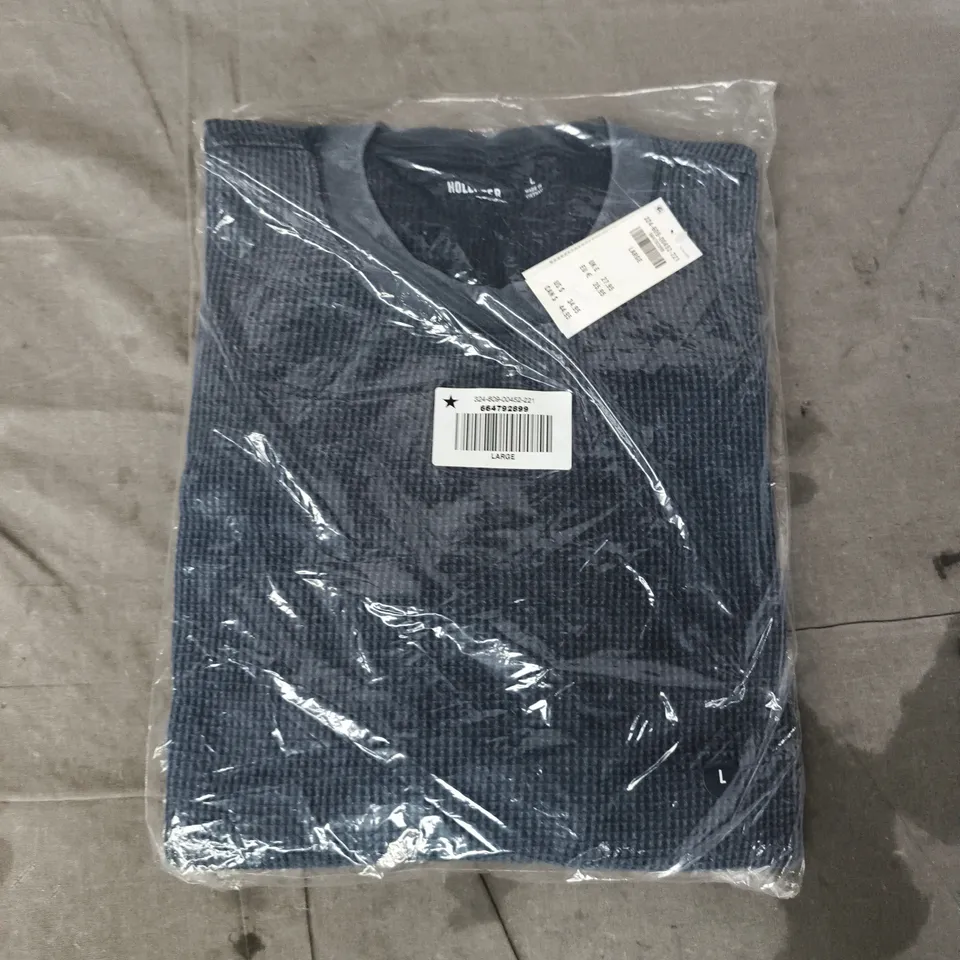 BAGGED HOLLISTER WASHED LONG SLEEVE THERMAL CREW SWEATSHIRT IN NAVY SIZE LARGE