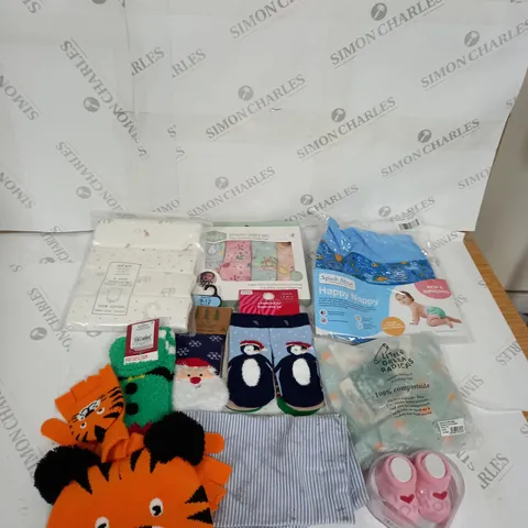 BOX OF ASSORTED CHILDRENS CLOTHING VARYING IN SIZE/COLOUR/STYLE TO INCLUDE: TOPS, DRESSES, JUMPERS
