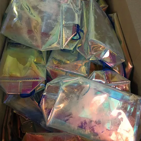 BOX CONTAINING A LARGE AMOUNT OF COSMETIC BAGS