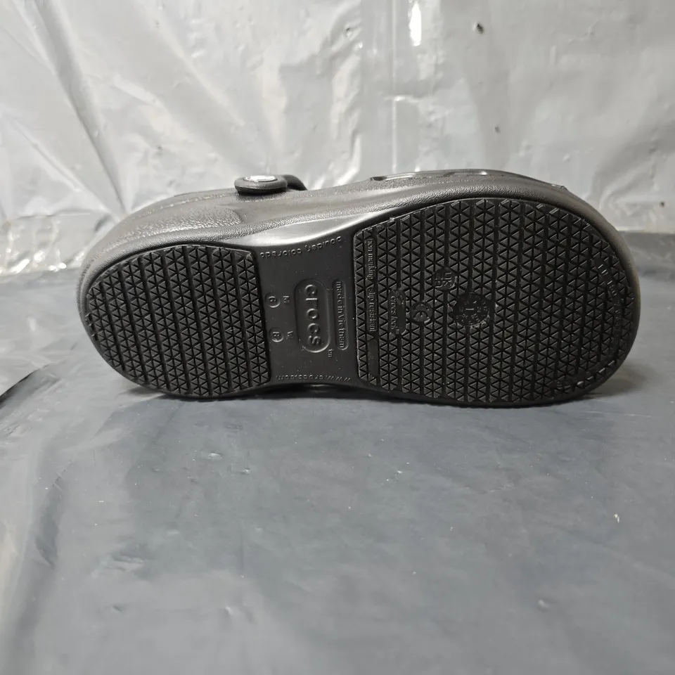 CROCS BISRTO WORK CLOGS - BLACK - SIZE M5 W6
