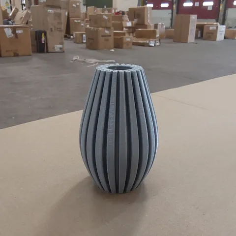 BOXED ESSEL HANDMADE TABLE VASE (1 BOX)