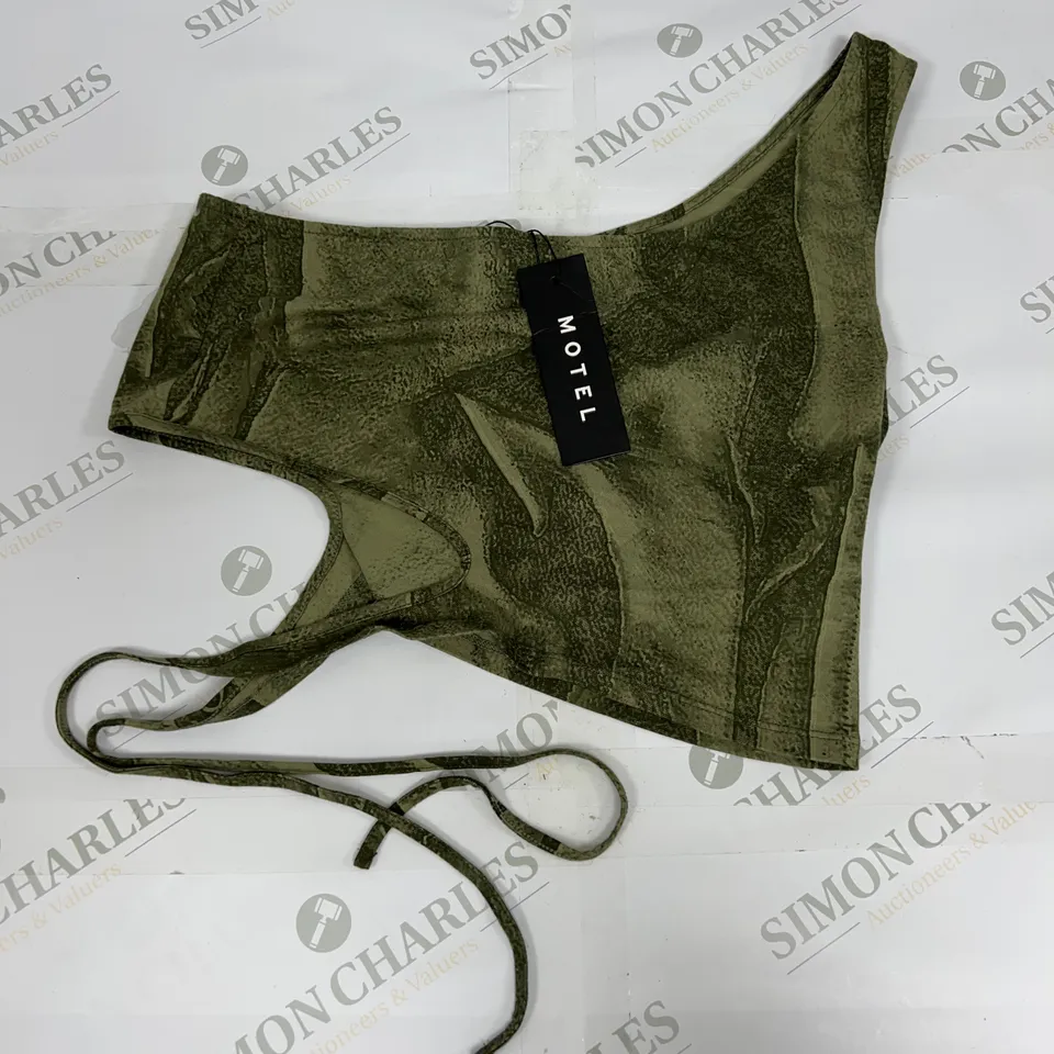 MOTEL ROMILA DYSTOPIAN CREASE TOP IN KHAKI SIZE LARGE