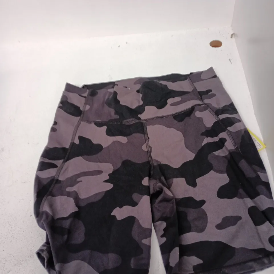BOX OF APPROXIMATELY 12 ALL IN MOTION LEGGING SHORTS IN ASSORTED SIZES