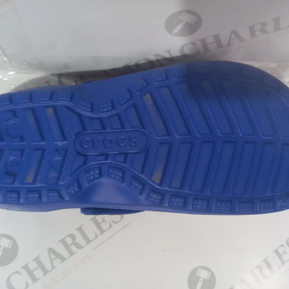 PAIR OF CROCS CLASSIC KIDS LINED CLOGS IN BLUE UK SIZE 6