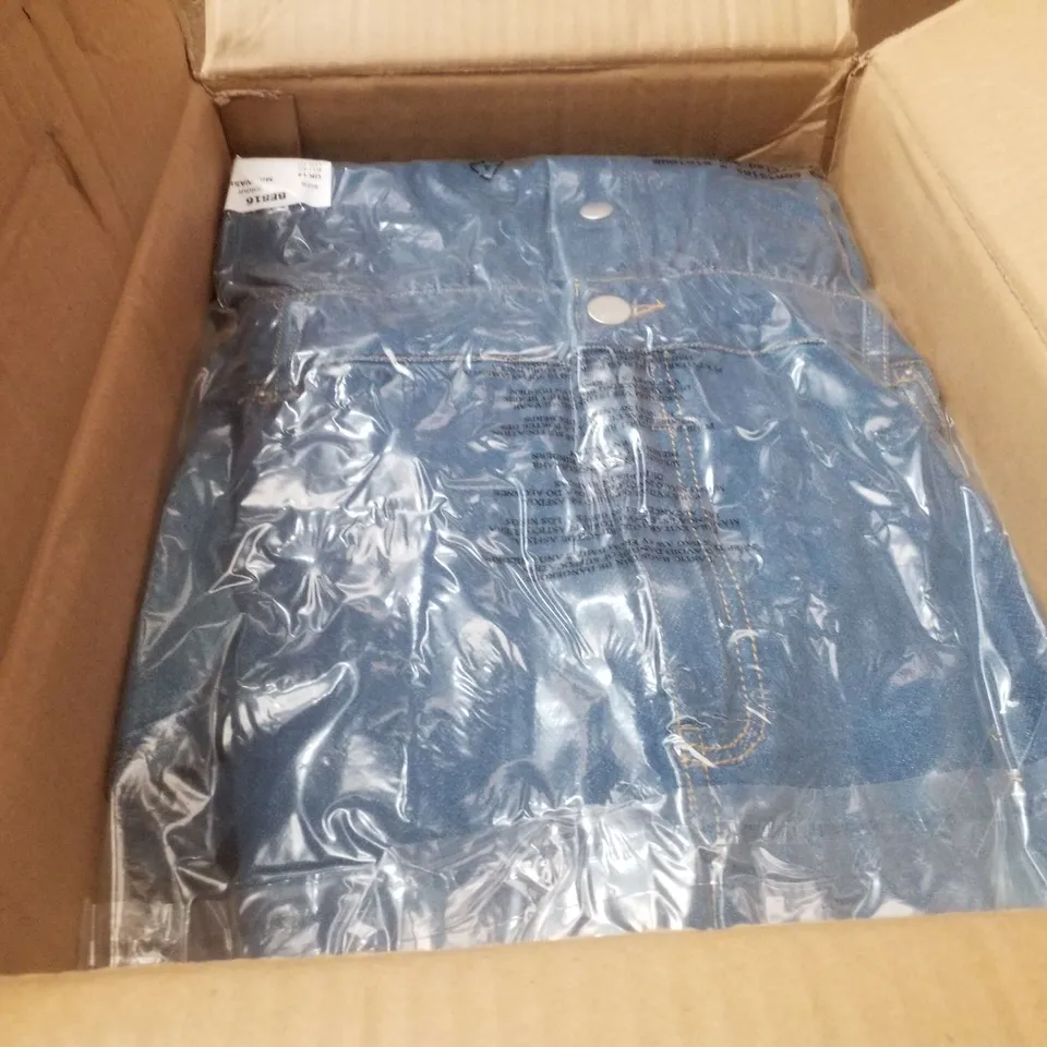 BOX CONTAINING APPROXIMATELY 10 BRAND NEW SIMPLY BE DENIM MID WASH JUMPSUITS - SIZE 14