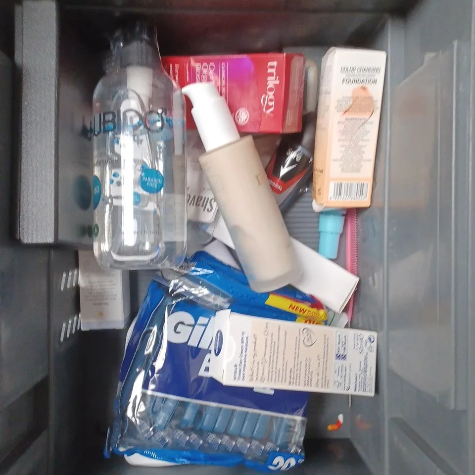APPROXIMATEY 20 HEALTH AND BEAUTY PRODUCTS TO INCLUDE TROPIC MOISTURISER, CETAPHIL CLEANSER AND VASELINE PROTECTING JELLY