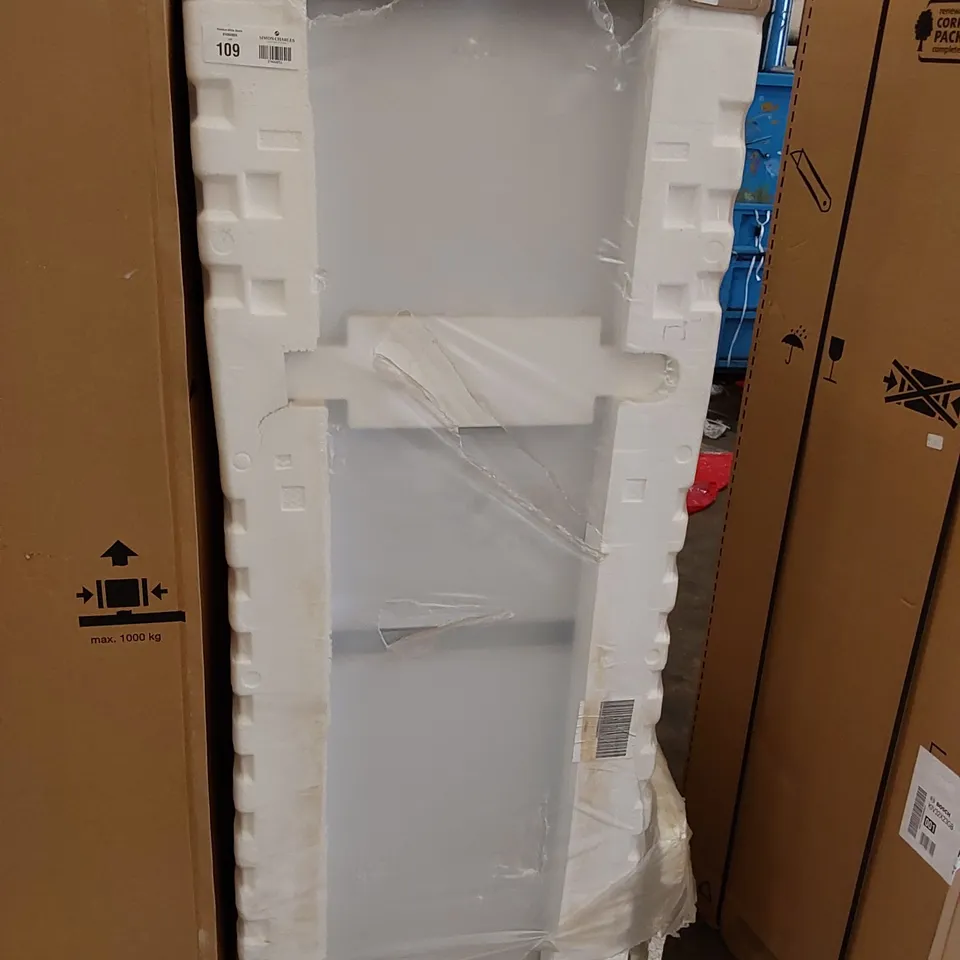 INDESIT FRIDGE FREEZER LD70 NIW