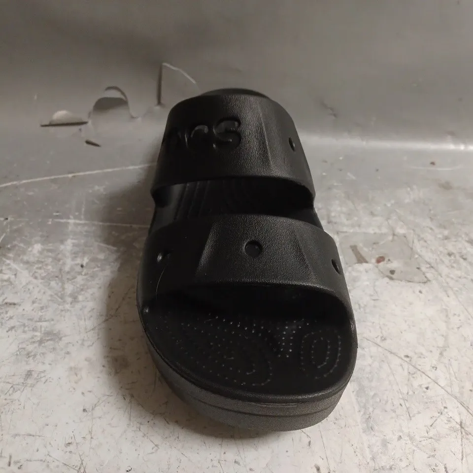 PAIR OF CROCS BAYA PLATFORM SANDALS IN BLACK SIZE UK 8