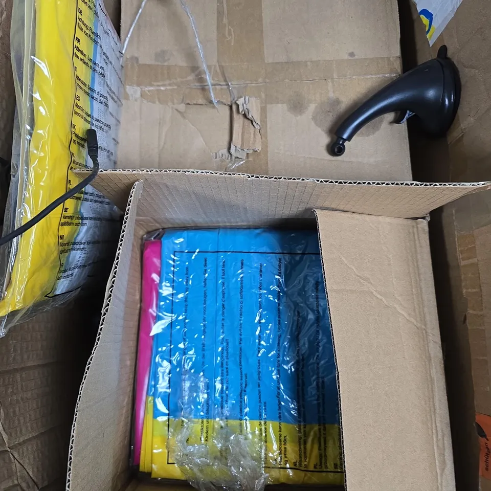 APPROXIMATELY 8 ASSORTED HOUSEHOLD PRODUCTS TO INCLUDE INFLATABLE AIR MAT, COOL GEL PILLOW, PHONE HOLDER ETC 