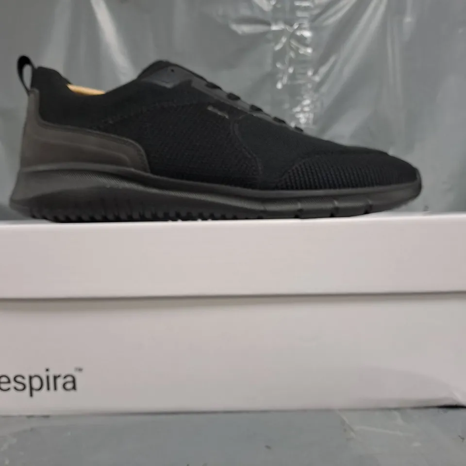 BOXED PAIR OF GEOX RESPIRE SHOES IN BLACK SIZE UK 10.5