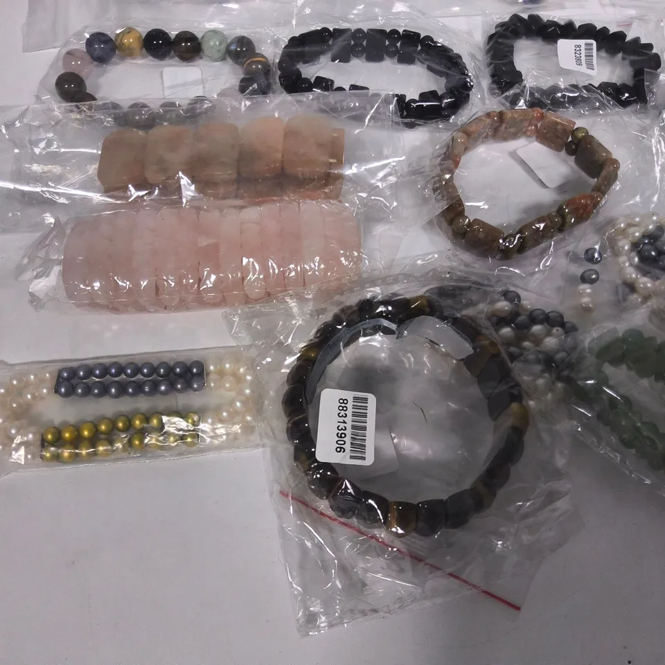 LOT OF 20 BRAND NEW FASHION BRACELETS IN VARIOUS STYLES AND SIZES