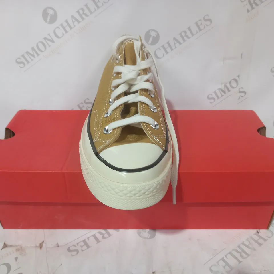 BOXED PAIR OF CONVERSE ALL STAR SHOES IN SAND COLOUR UK SIZE 7.5