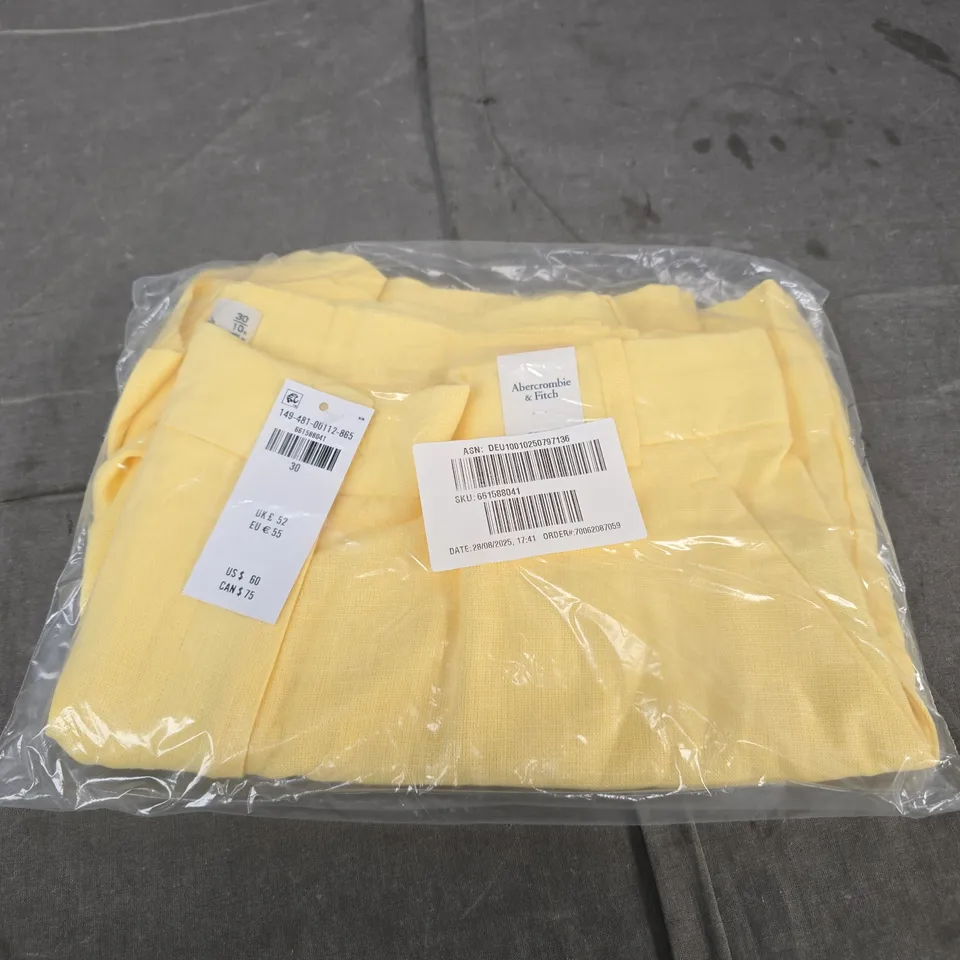 ABERCROMBIE & FITCH YELLOW SHORTS– SEALED IN ORIGINAL PACKAGING SIZE 30
