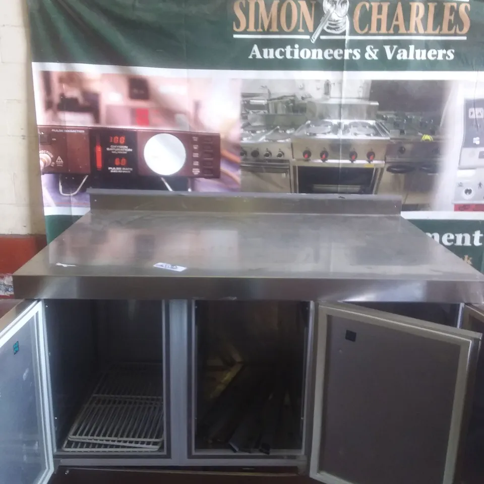 WORK STATION WITH UNDERCOUNTER FRIDGES KTAP 02