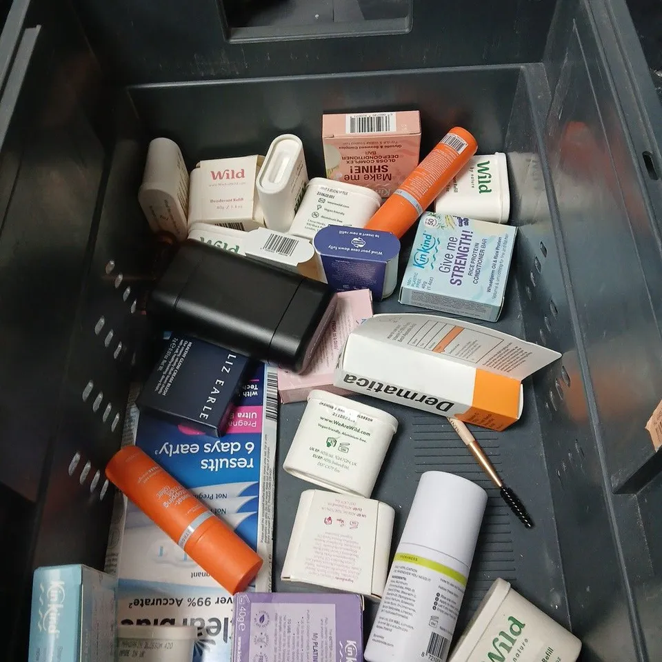 APPROXIMATEY 20 ASSORTED HEALTH AND BEAUTY PRODUCTS TO INCLUDE HERB SHH HAIR COLOUR, WILD DEODORANT REFILLS AND CHILD'S FARM BODY WASH